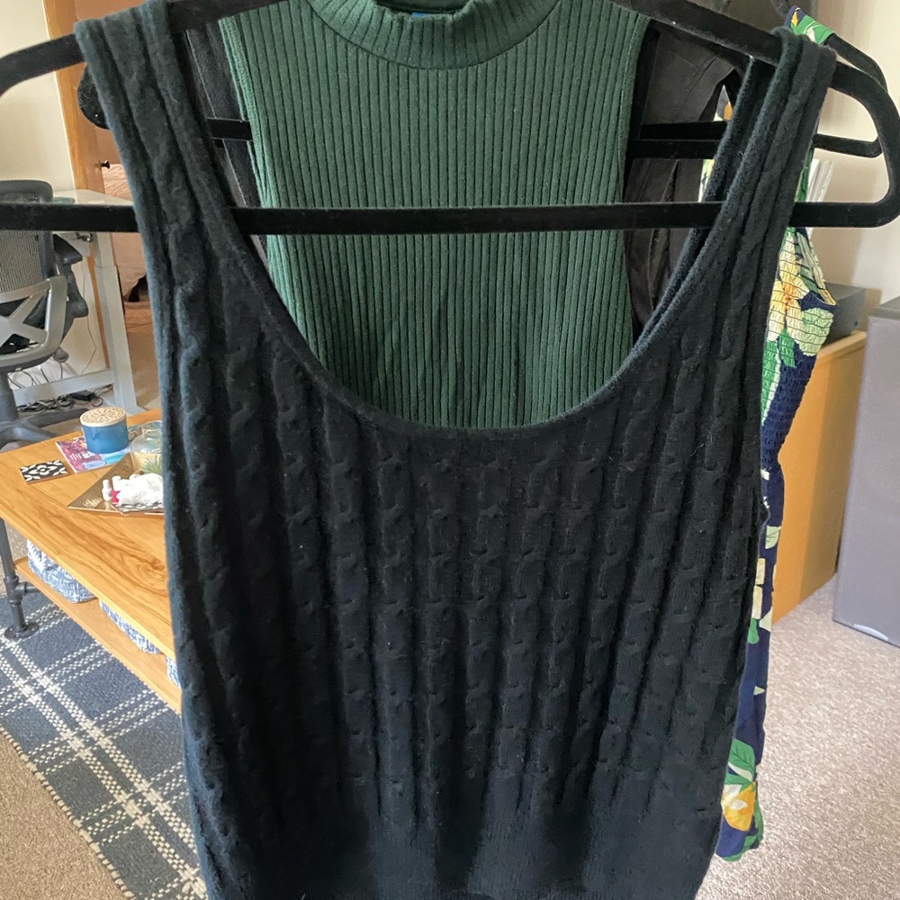 NWT Gap cropped sweater tank